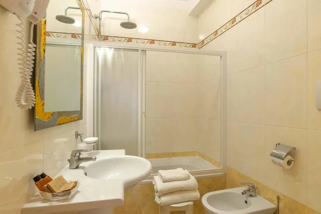 TRIPLE TWO BEDS Room, Alba Palace, Florence