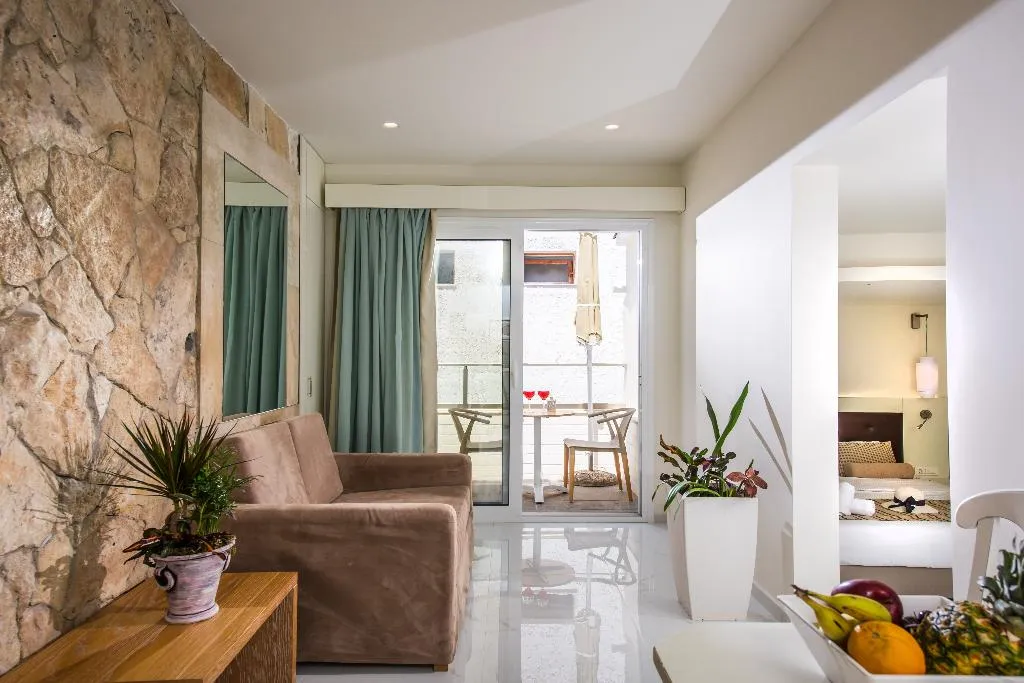 APARTMENT CAPACITY 3 Room, Camelot Royal Beds by Estia, Crete