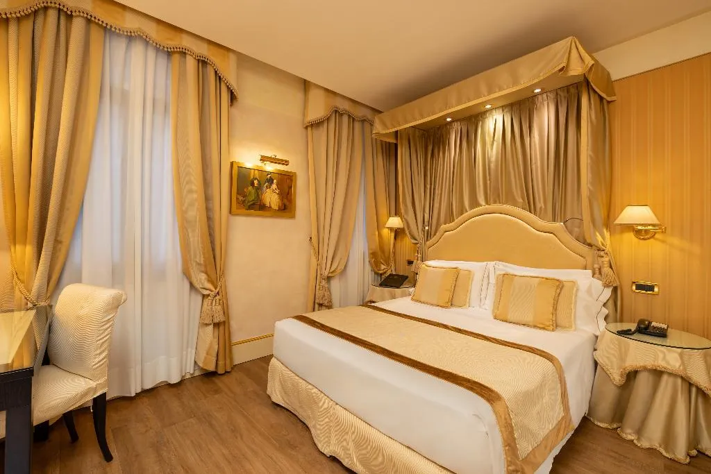 DOUBLE CLASSIC Room, A La Commedia, Venice
