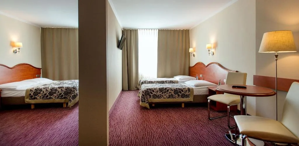 Room, Krakus, Krakow
