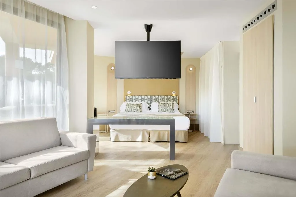 JUNIOR SUITE SEA FRONT Room, Barcelo Illetas Albatros, Majorca