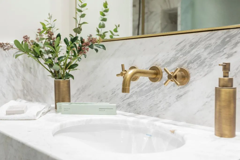 SINGLE DELUXE WITH BALCONY Room, Villa Brown Ermou, a member of Brown Hotels, Athens