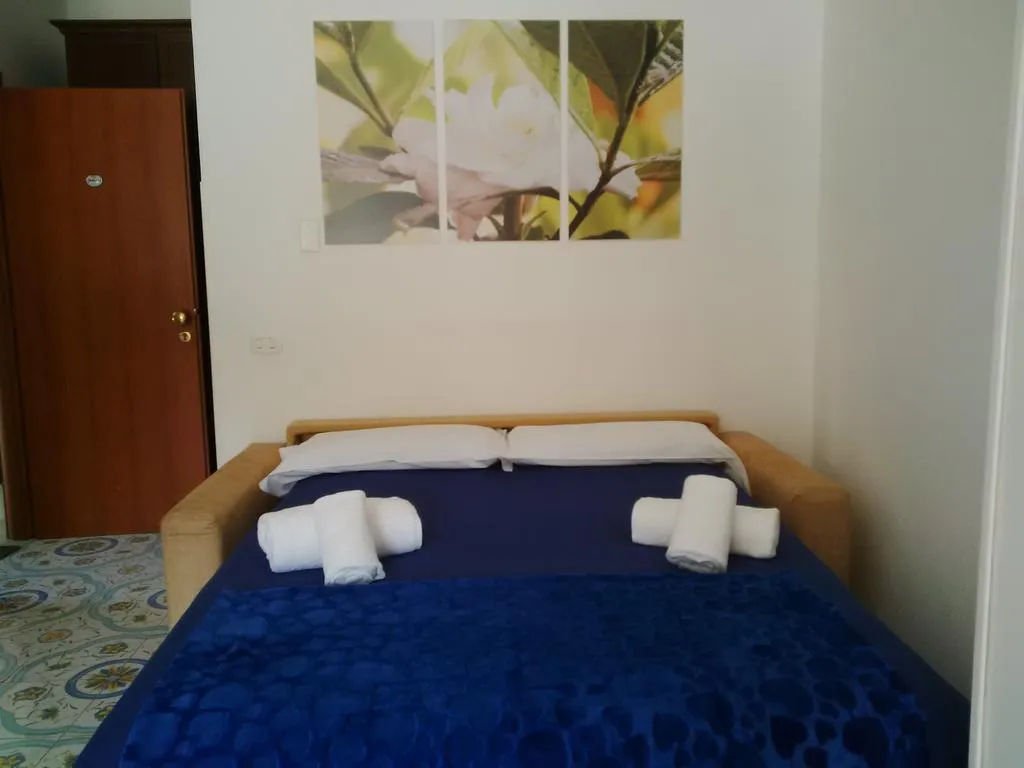 QUADRUPLE STANDARD Room, Sorrento Town Suites, Naples