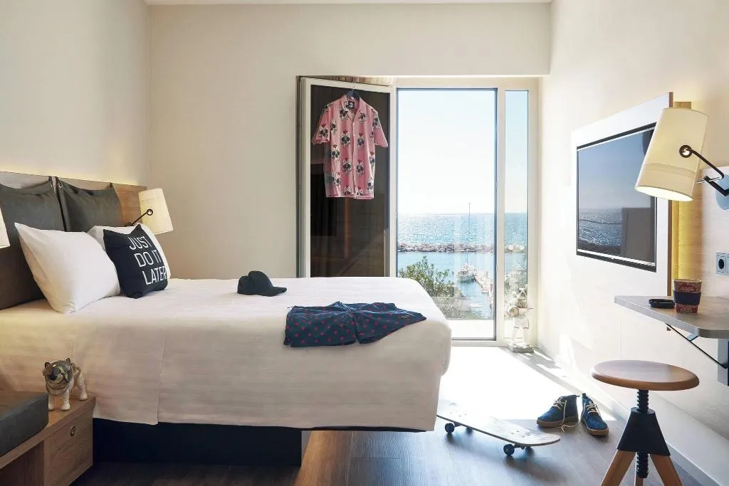 FAMILY ROOM SEA VIEW Room, Moxy Patra Marina, Athens