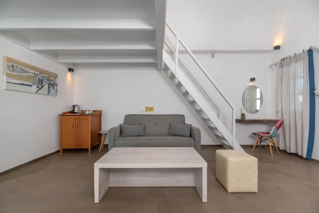 SUITE EXECUTIVE Room, Maistros Village, Santorini