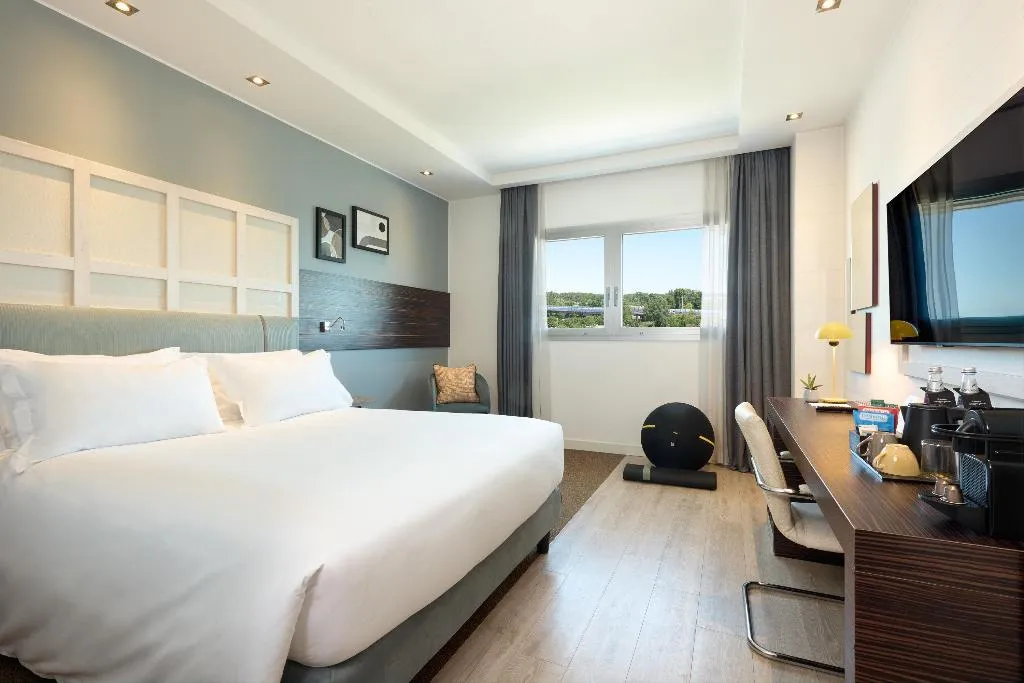 DOUBLE PREMIUM QUEEN BED Room, voco Venice Mestre - The Quid, an IHG Hotel, Venice