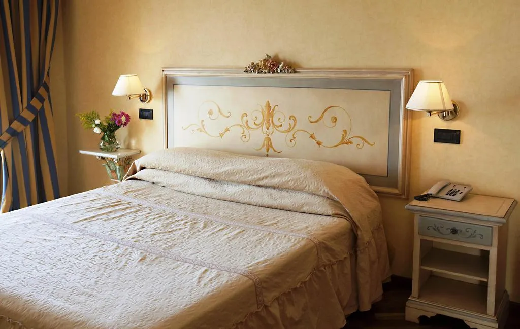 Room, Punta Campanella Resort & Spa, Naples