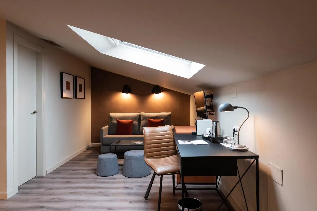 DOUBLE STANDARD Room, Atenea Rekord Suites, Barcelona