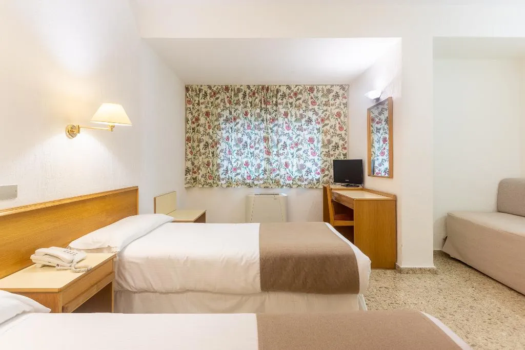 Double or Twin CAPACITY 3 Room, Leuka, Costa Blanca