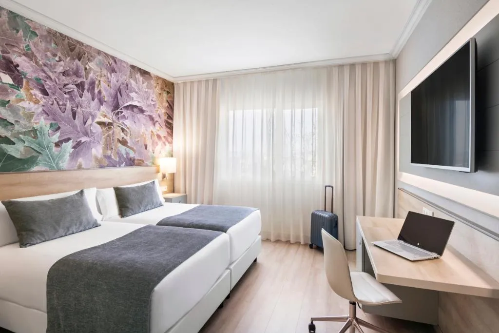 DOUBLE CAPACITY 3 Room, Salles Hotel Ciutat del Prat Barcelona Airport, Barcelona