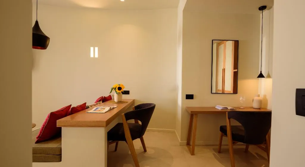 SUITE WITH PRIVATE POOL Room, Potnia Theron Suites, Santorini