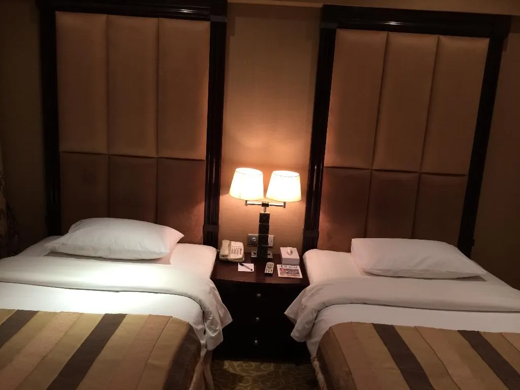 Double or Twin DELUXE Room, London Suites Hotel, Dubai