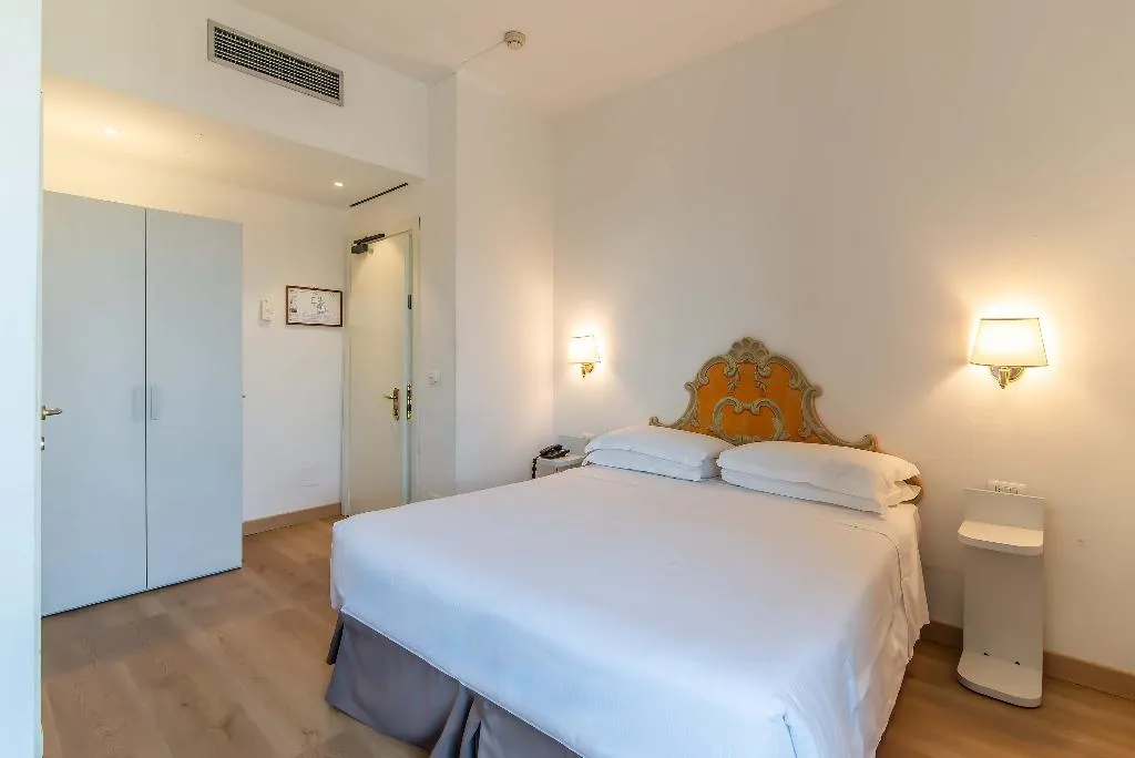 DOUBLE WITH VIEWS Room, Machiavelli Palace, Florence