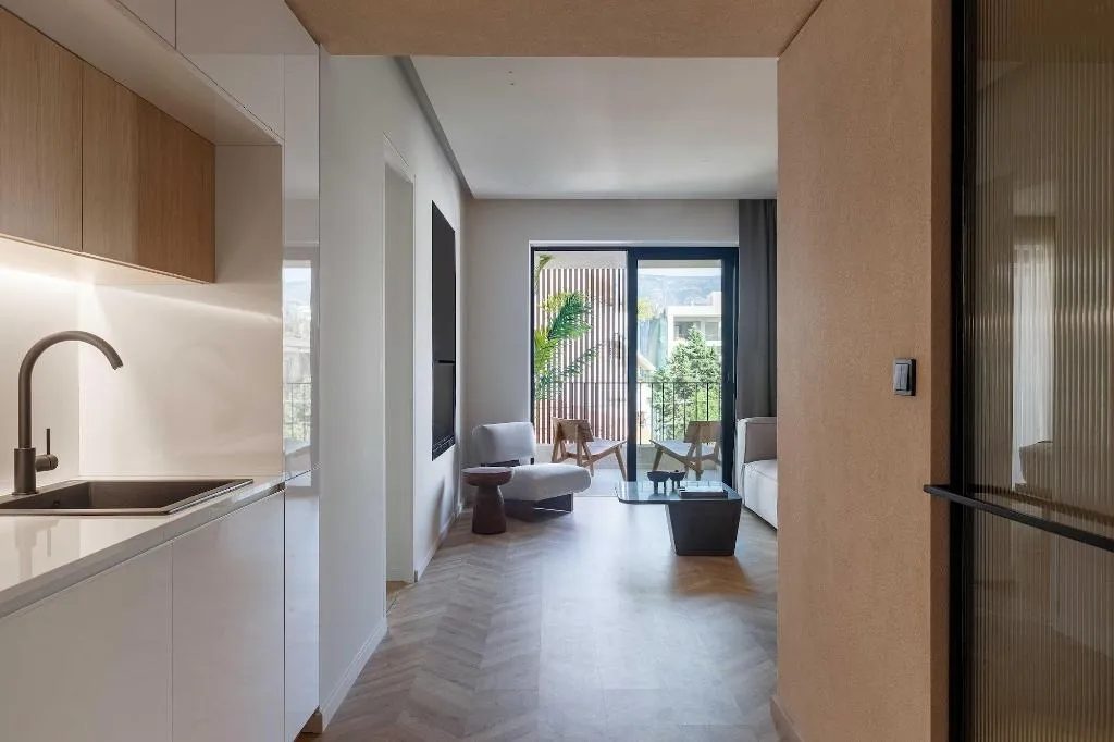 Room, Newel Psychiko, Athens