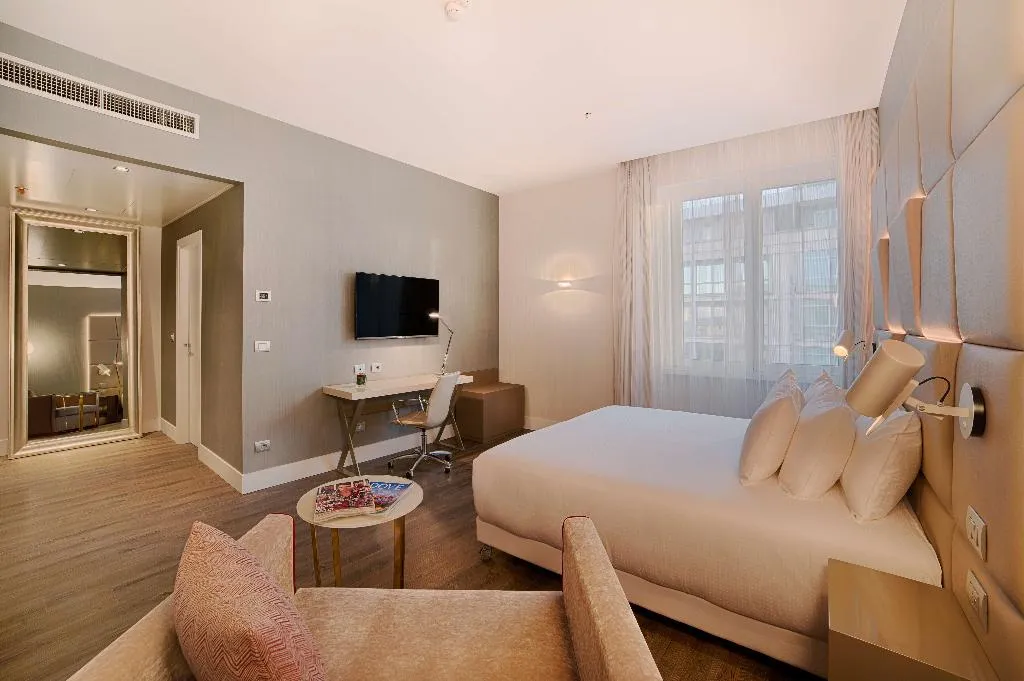 FAMILY ROOM CAPACITY 4 Room, NH Collection Roma Palazzo Cinquecento, Rome