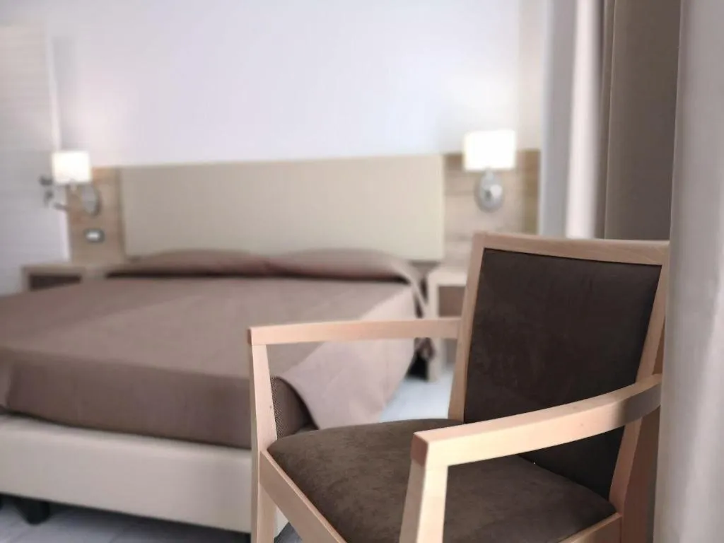 Room, Grand Hotel Del Lago, Palermo