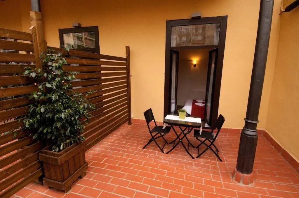 Terrace, Hostal Live Barcelona, Barcelona