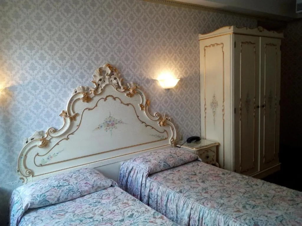 TWIN STANDARD Room, Citta Di Milano, Venice