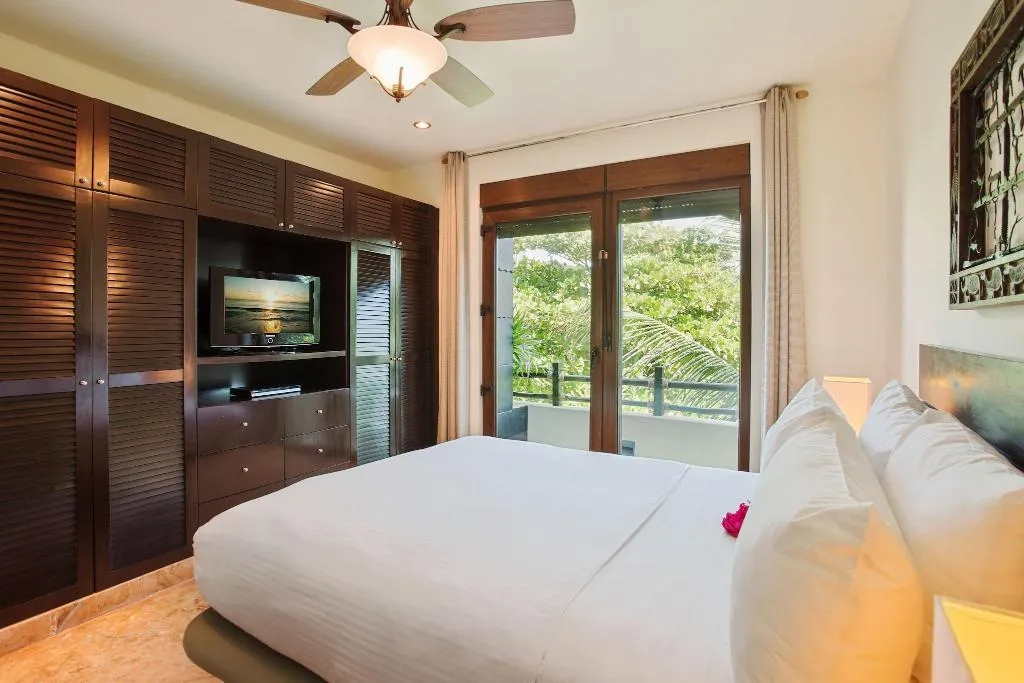 Room THREE BEDROOMS Room, El Taj Ocean Front and Beachside Condo Hotel, Playa Del Carmen