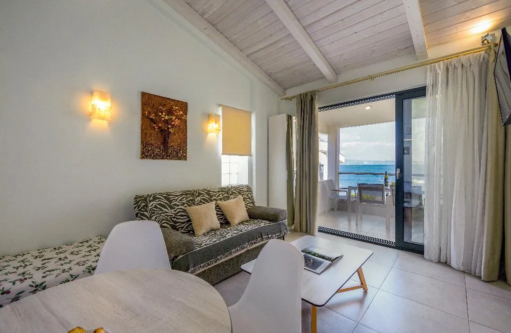 APARTMENT SEA VIEW Room, Elpiniki Luxury Apartments, Thessaloniki