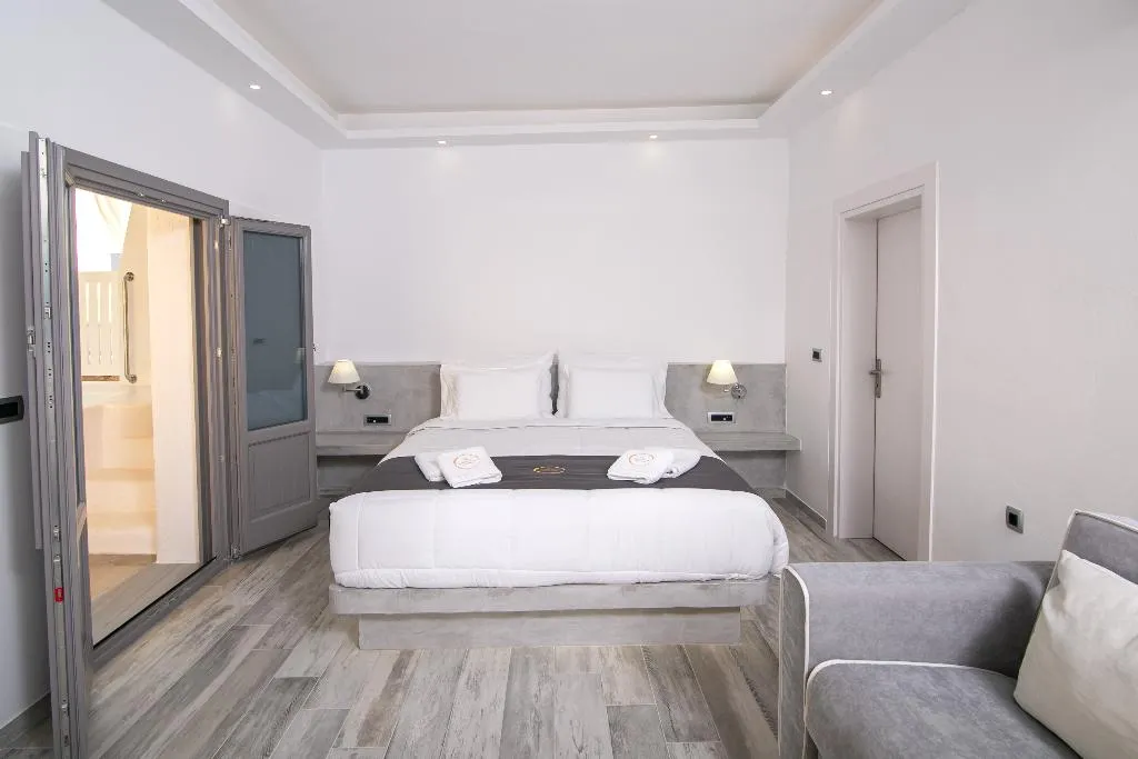 SUITE WITH JACUZZI Room, Aegean Melody Suites, Santorini