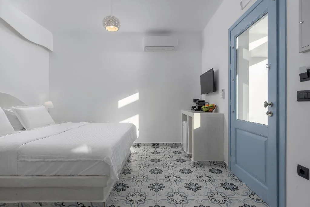 SUITE WITH JACUZZI Room, Sole D'Oro Luxury Suites, Santorini
