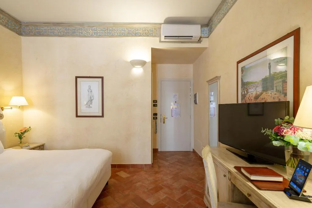 QUADRUPLE SUPERIOR QUEEN BED Room, Davanzati, Florence