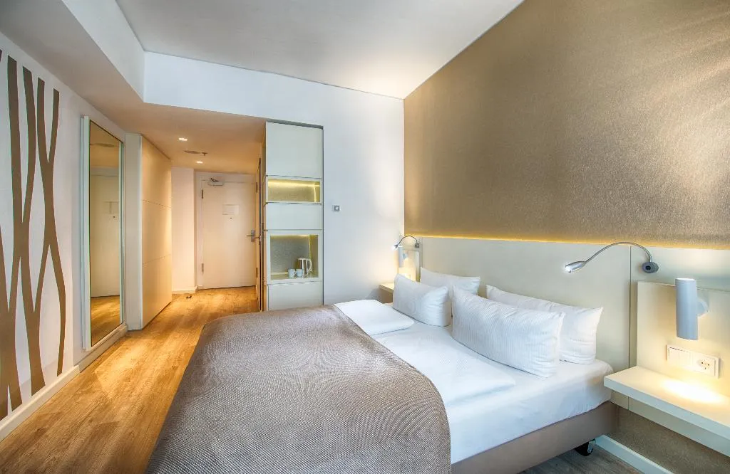 DOUBLE SUPERIOR Room, Leonardo Hotel Berlin Mitte, Berlin