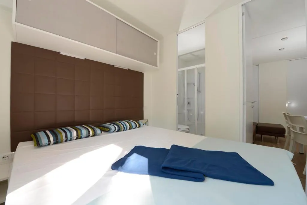 MOBILE HOME CAPACITY 6 Room, Baia Domizia Camping Village, Naples
