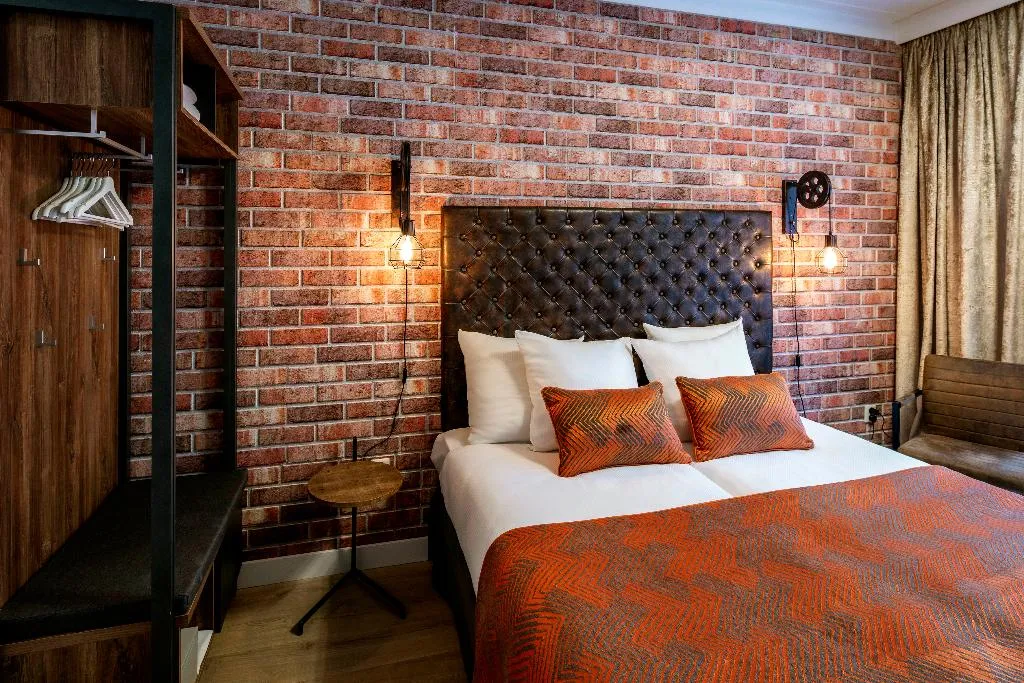 TRIPLE STANDARD Room, Hotel Jupiter, Amsterdam