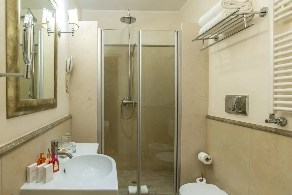 TRIPLE SUPERIOR Room, Donna Camilla Savelli - VRetreats, Rome