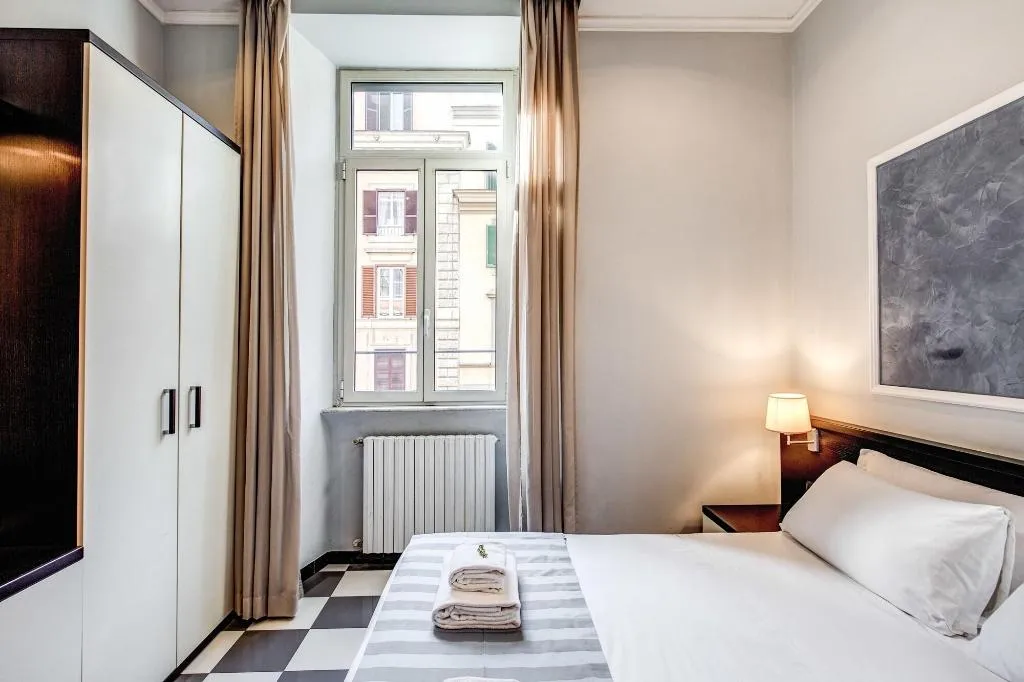 Room, Roma Da Noi, Naples