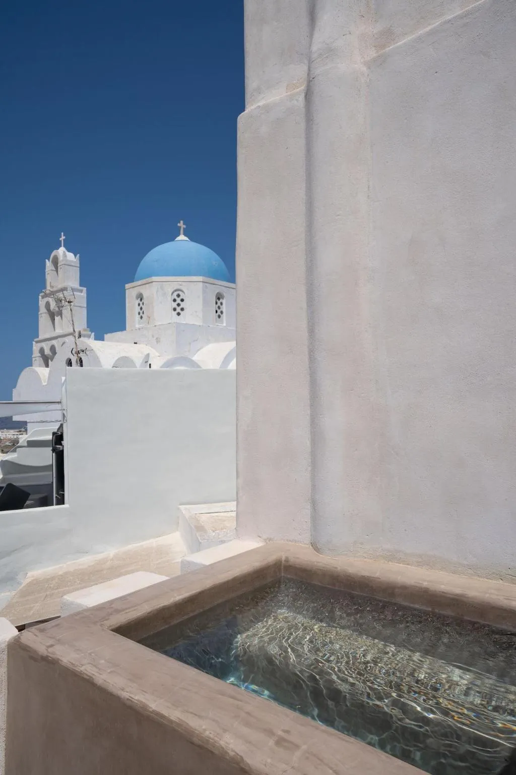 Sports and Entertainment, Kastro Mansion, Santorini