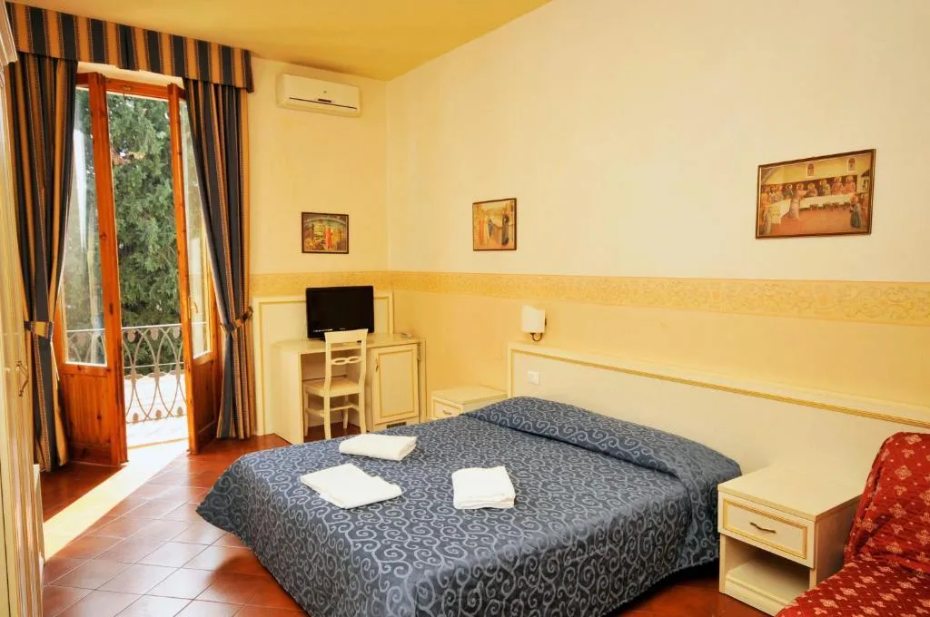 TRIPLE STANDARD Room, Hotel Azzi, Florence