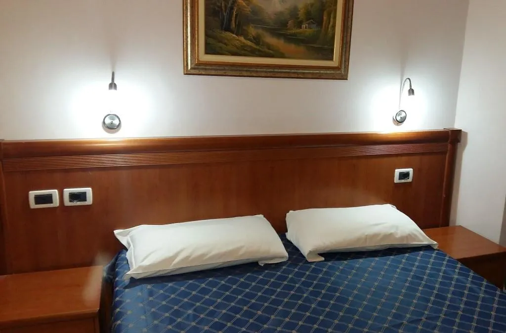 Room, Angelica, Naples
