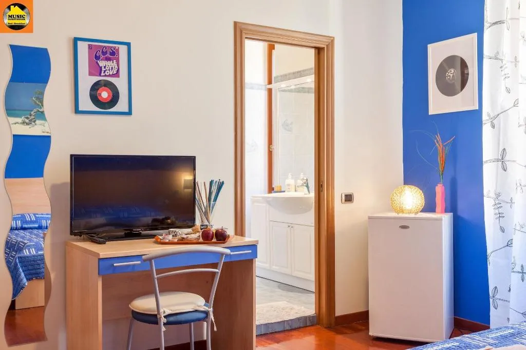 Room, Music Guesthouse Bed And Breakfast, Naples