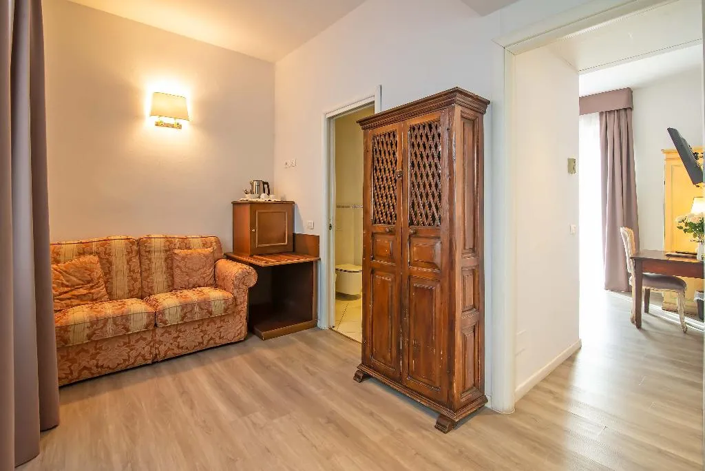Double or Twin SUPERIOR Room, Machiavelli Palace, Florence