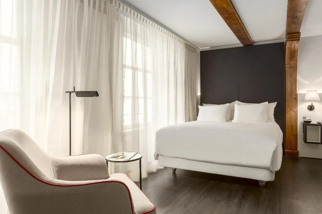 DOUBLE PREMIUM Room, NH Collection Amsterdam Barbizon Palace, Amsterdam