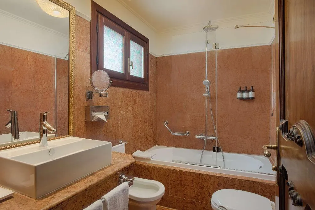 DOUBLE PREMIUM Room, NH Venezia Santa Lucia, Venice