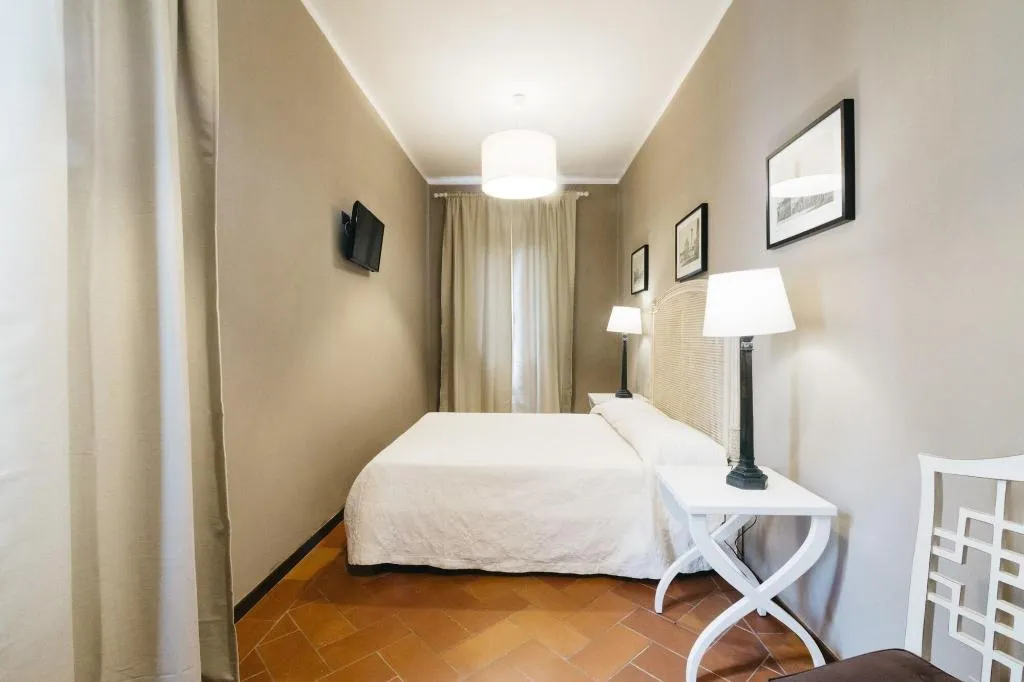 Room, Residenza Ognissanti, Florence