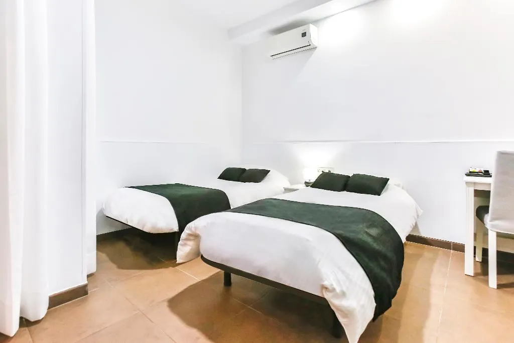 TWIN STANDARD Room, Laramond Barcelona Rooms, Barcelona