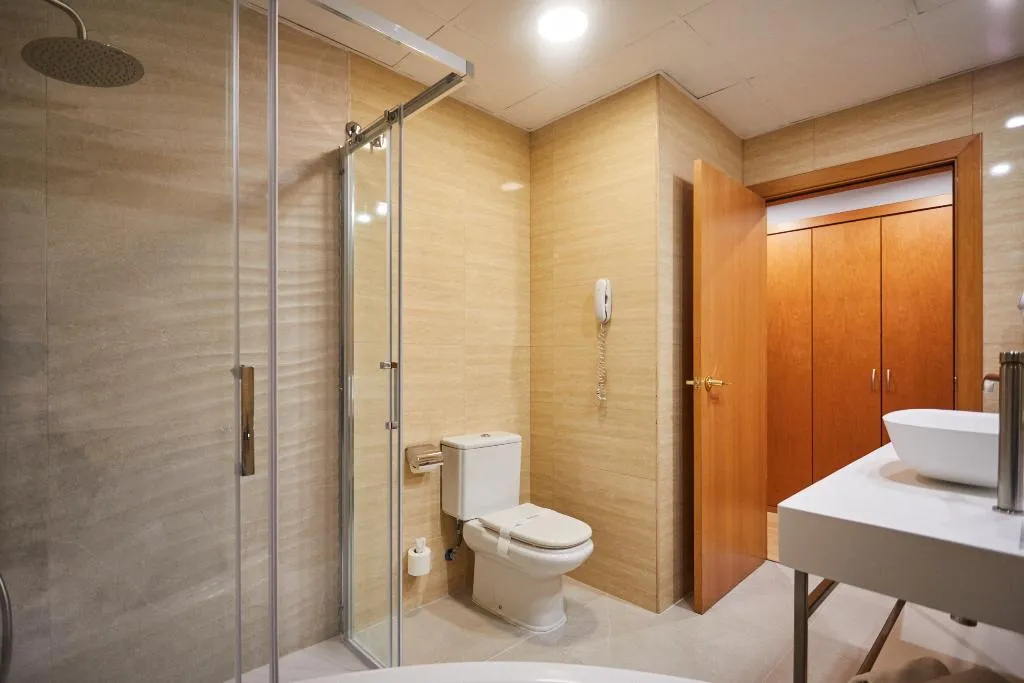 JUNIOR SUITE STANDARD Room, Silken St. Gervasi, Barcelona