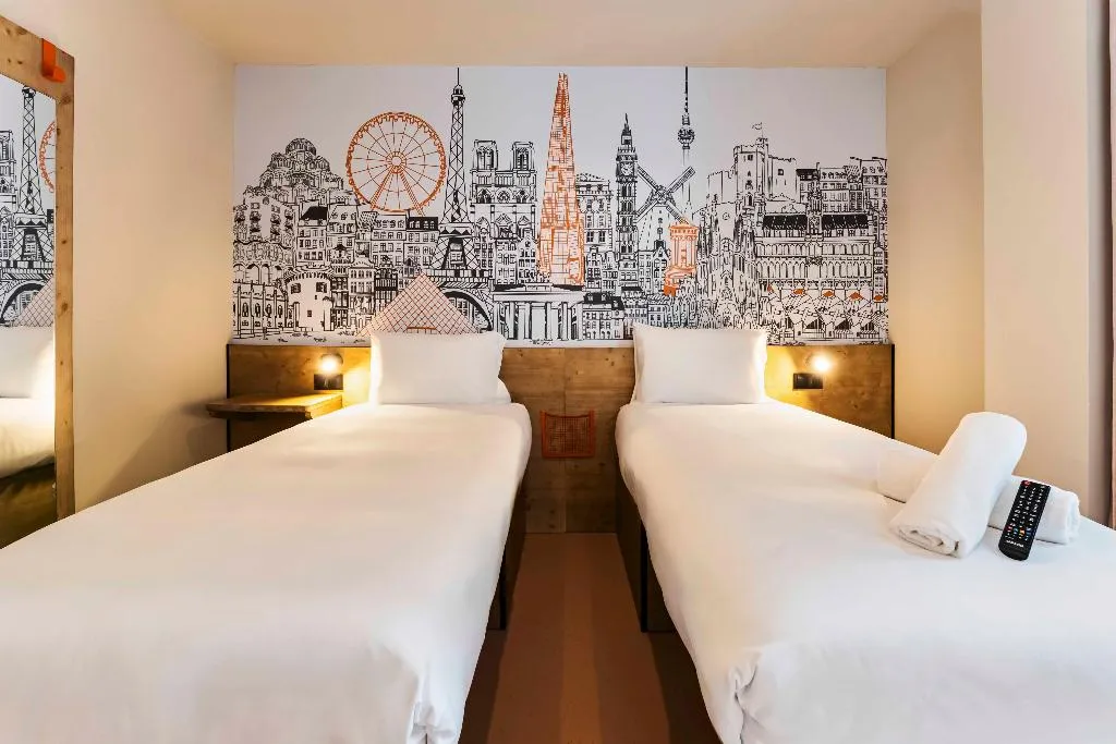 TWIN STANDARD Room, easyHotel Valencia Ciutat Vella, Valencia