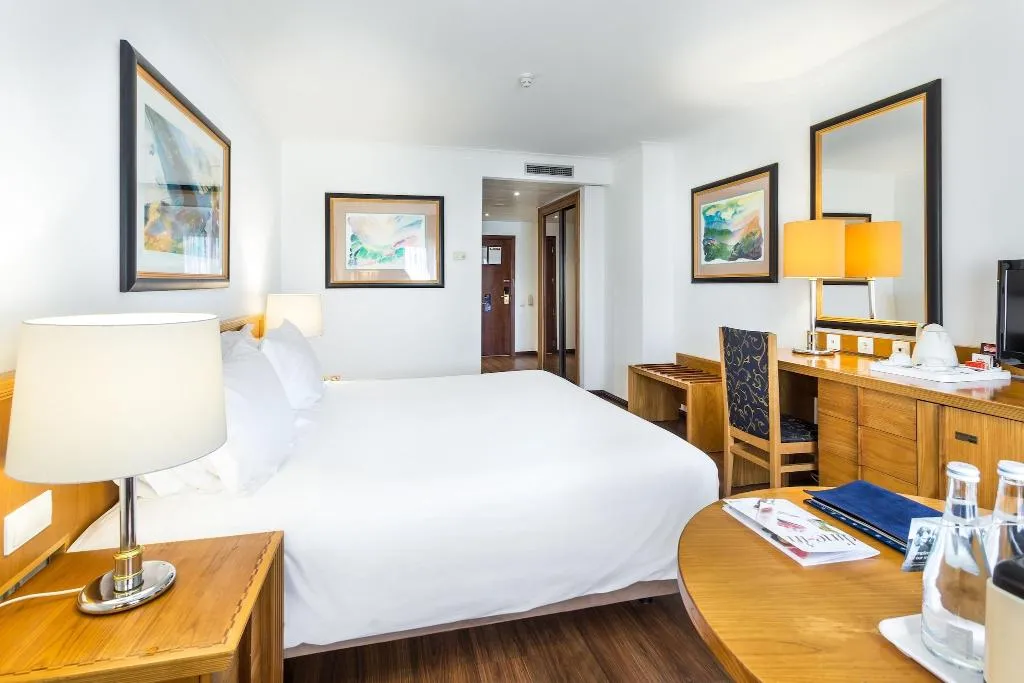 Room, Radisson Blu Hotel, Lisbon, Lisbon