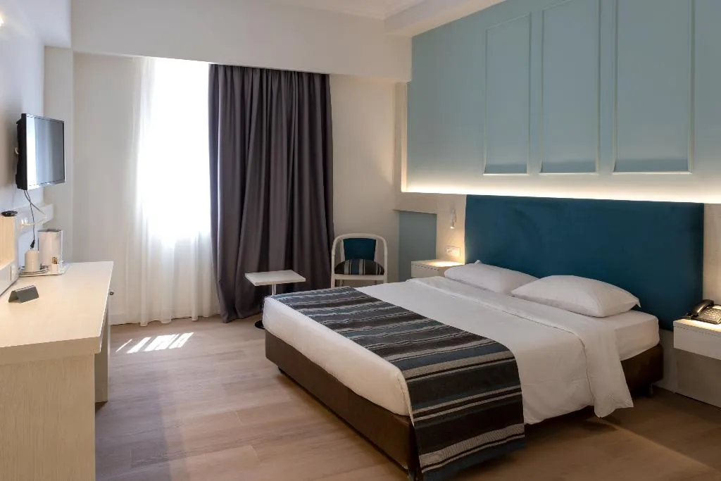 JUNIOR SUITE STANDARD Room, Athens Cypria, Athens