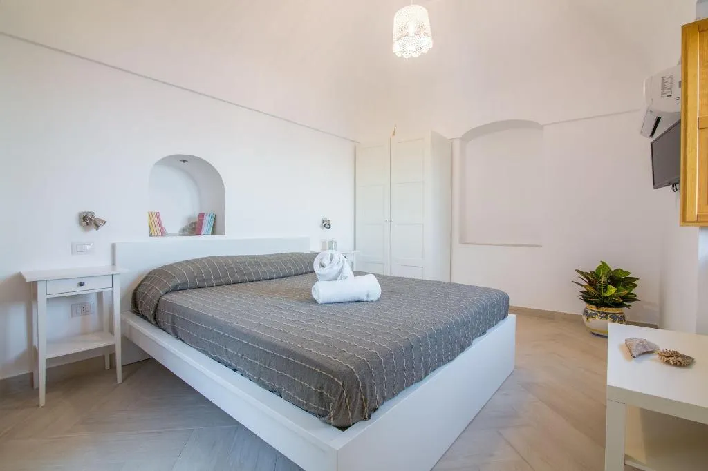 Room, Villa Mariagiovanna, Naples