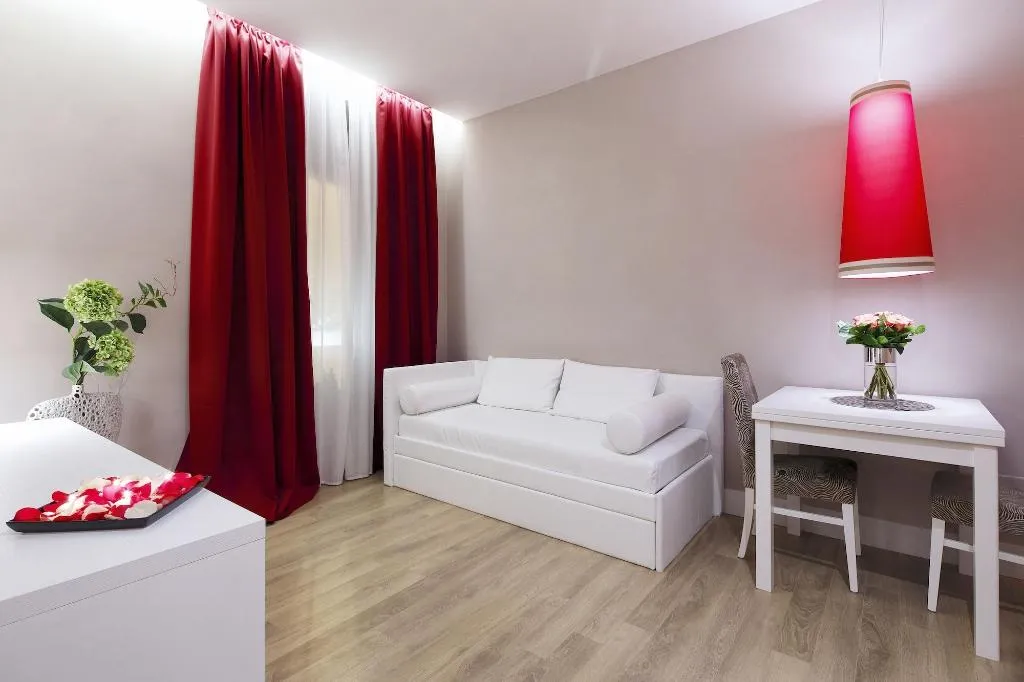 Room, Tullia And Prisca Relais Guest House, Naples