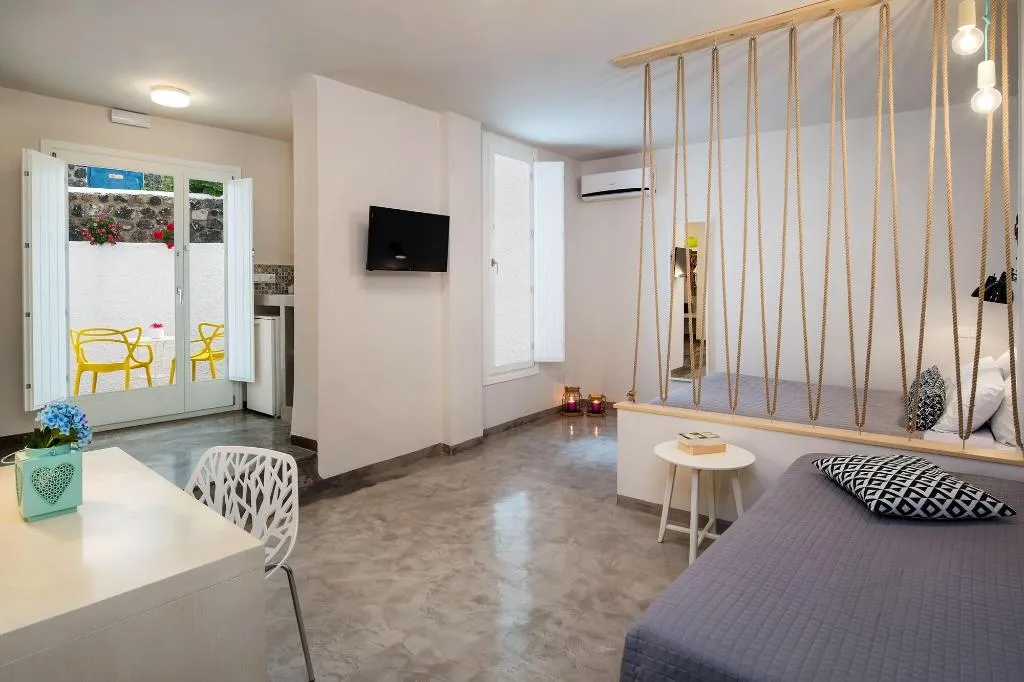 Room, Summertime, Santorini