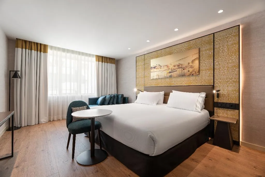 Double or Twin DELUXE WITH VIEWS Room, Eurostars Aliados, Porto