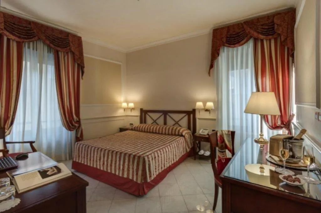 TRIPLE DELUXE Room, Palazzo Cardinal Cesi, Rome